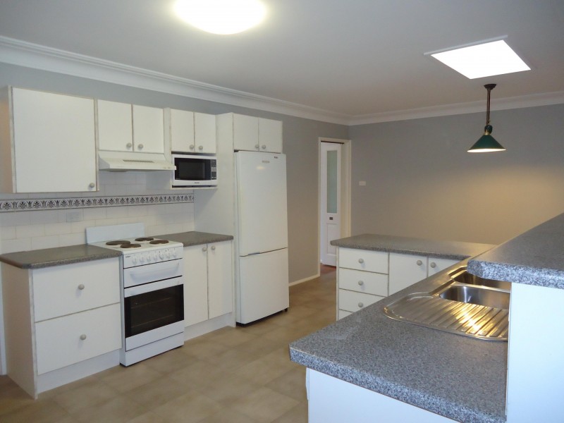 10 Boyne Avenue, Pendle Hill NSW 2145