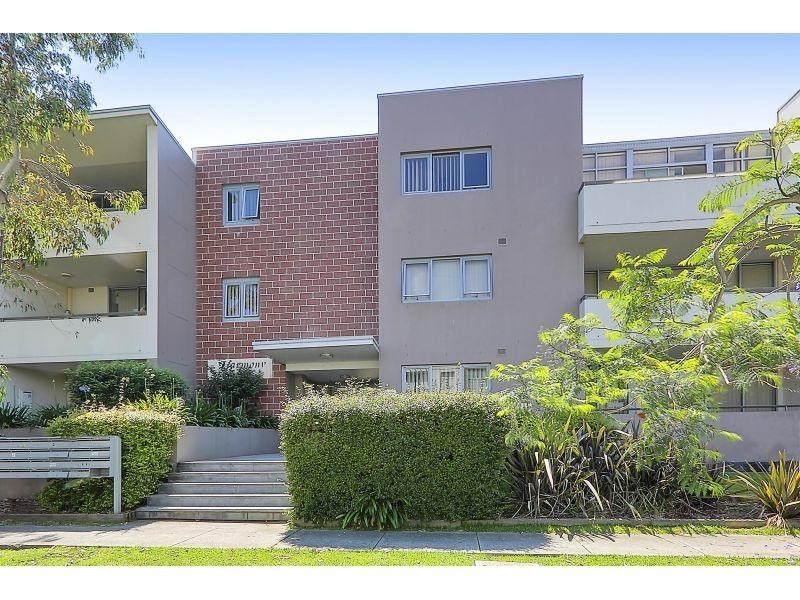 17/2A Lydbrook Street, Westmead NSW 2145