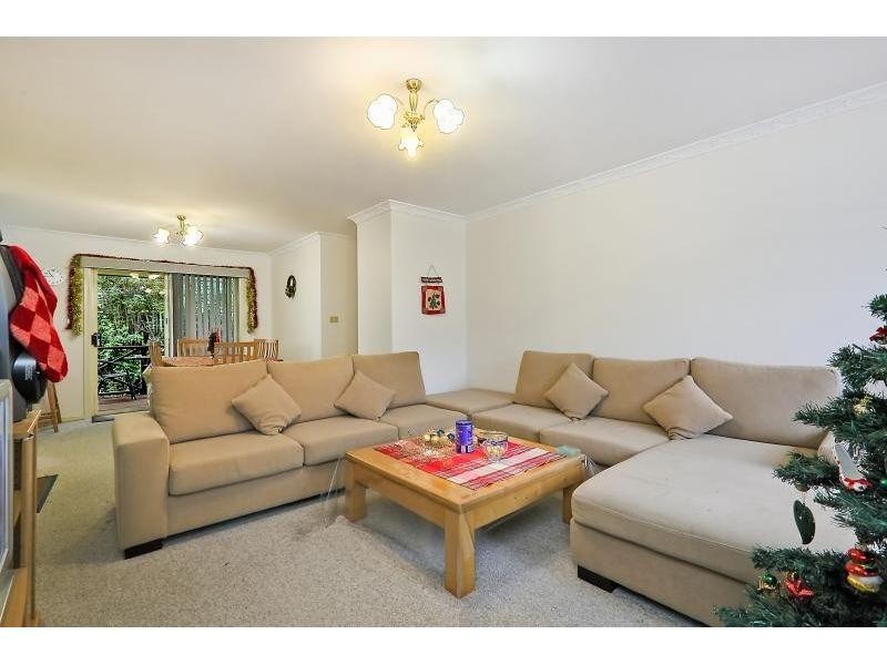 2/88 Ballandella Road, Toongabbie NSW 2146