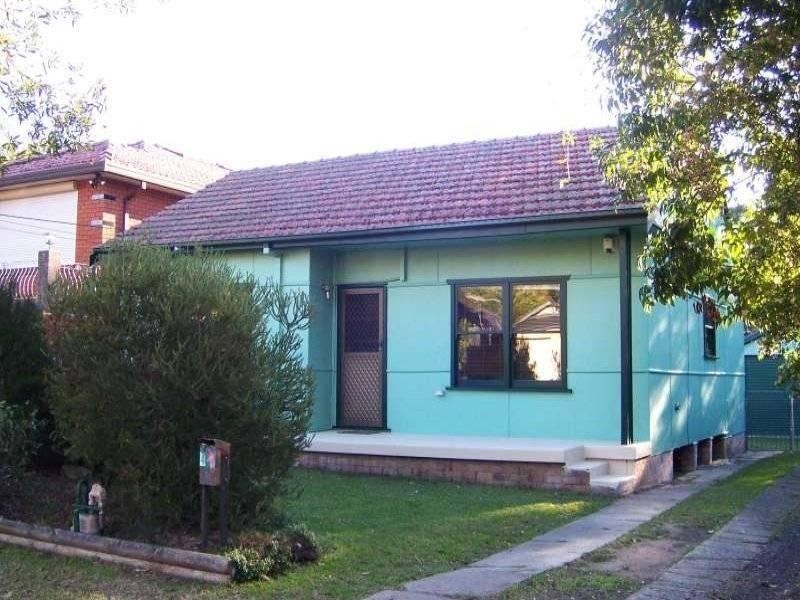 4 Macklin, Pendle Hill NSW 2145