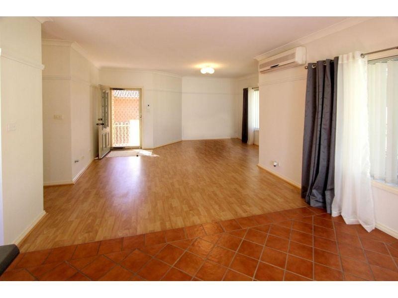 8/6-8 Gilba Road, Pendle Hill NSW 2145