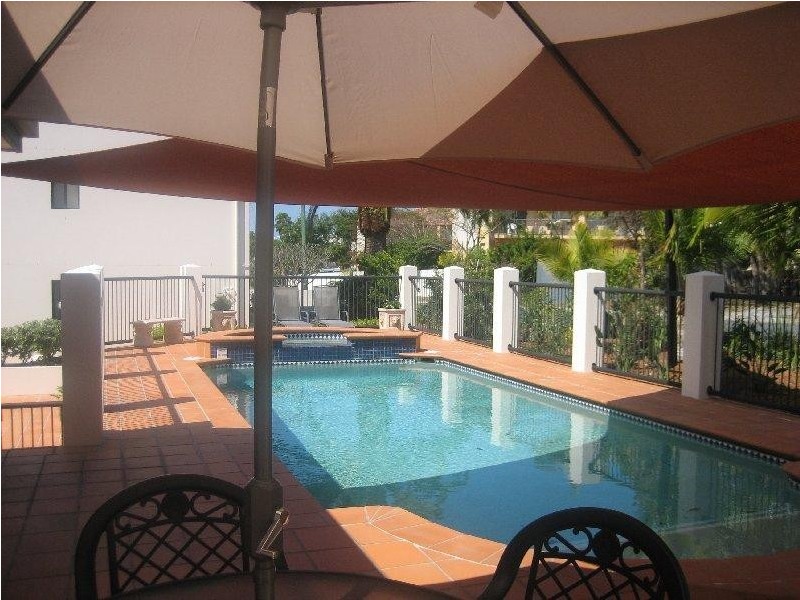 9/11-15 Owens Lane, Southport QLD 4215