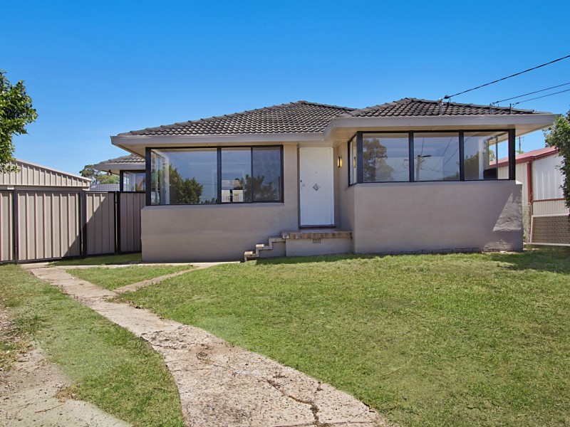 6 Huxley Place, Colyton NSW 2760