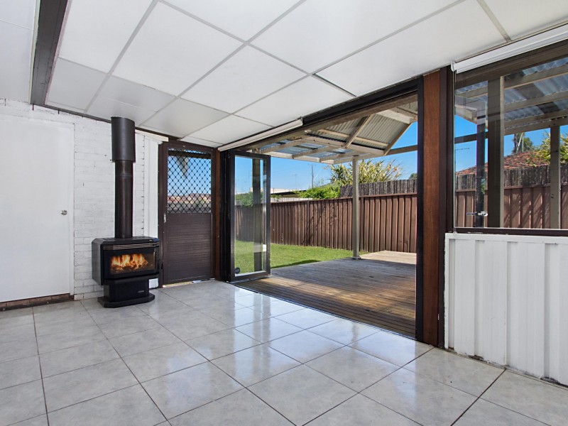 6 Huxley Place, Colyton NSW 2760