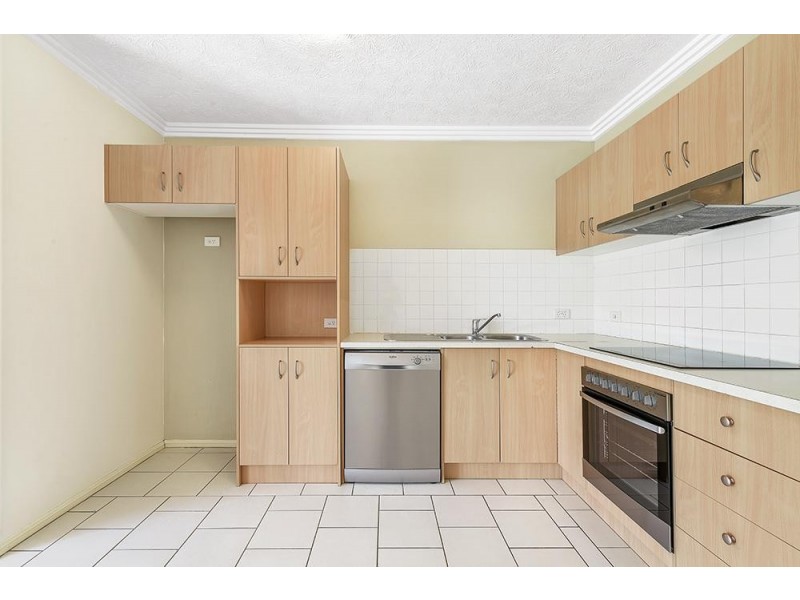 142 Stanhill Drive, Chevron Island QLD 4217