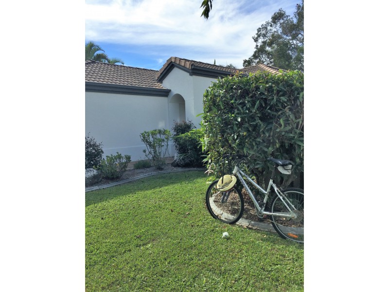 34 Albicore Street, Mermaid Waters QLD 4218