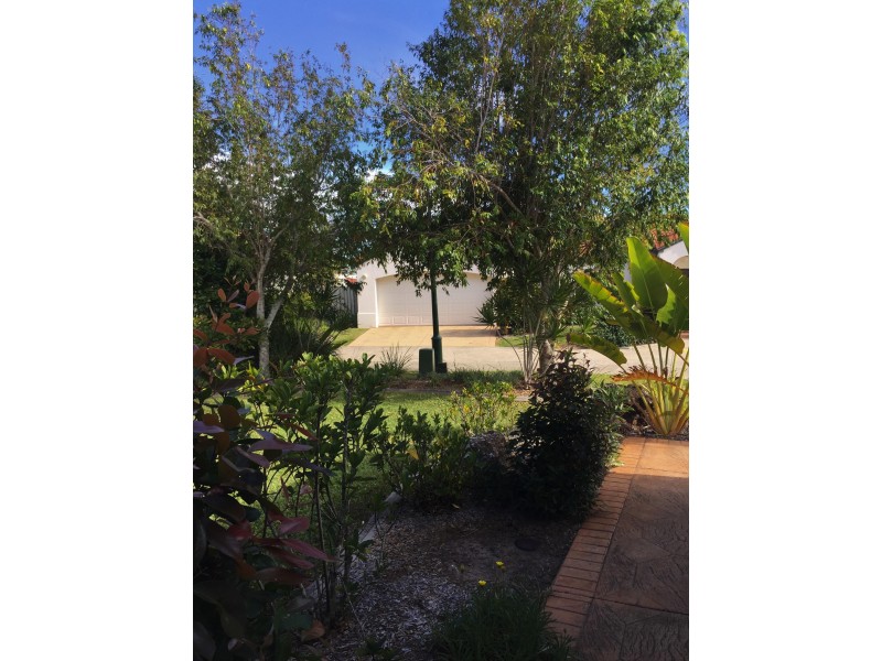 34 Albicore Street, Mermaid Waters QLD 4218