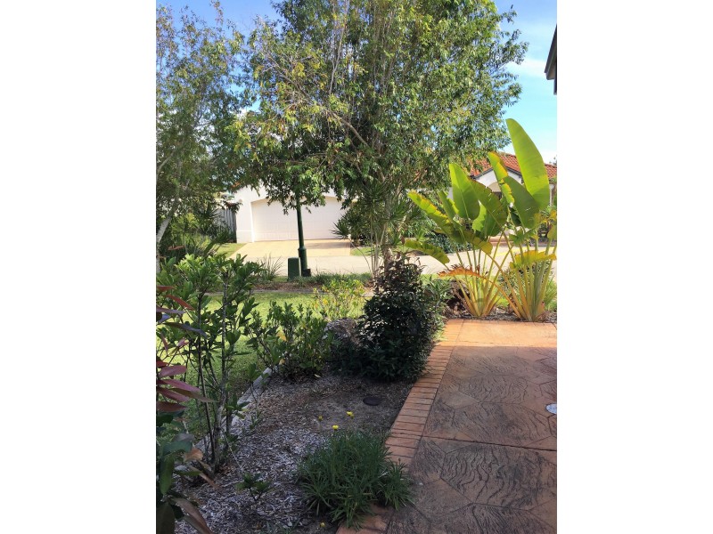 34 Albicore Street, Mermaid Waters QLD 4218