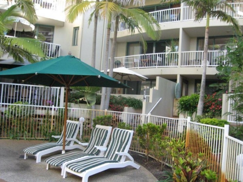4/13 Montgomery Avenue, Main Beach QLD 4217