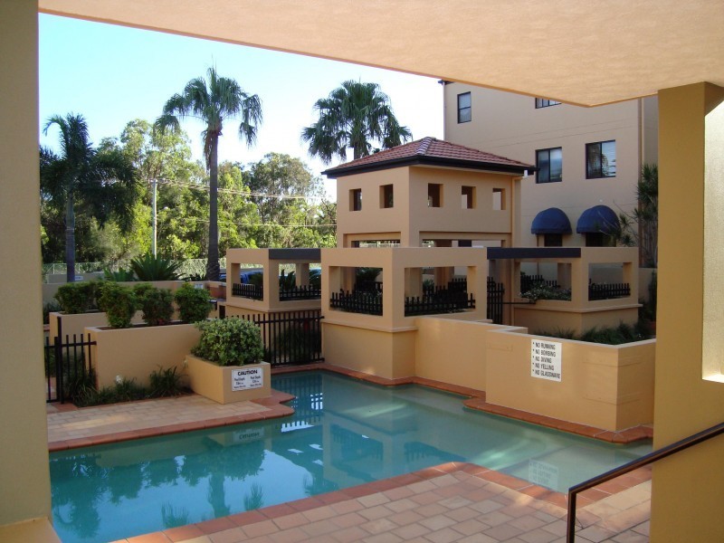 24 Slatyer Avenue, Bundall QLD 4217