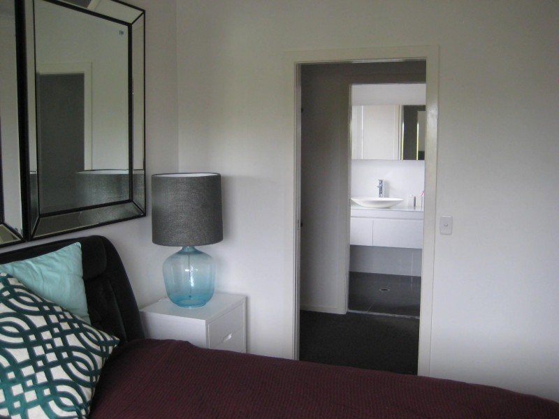 24 Slatyer Avenue, Bundall QLD 4217