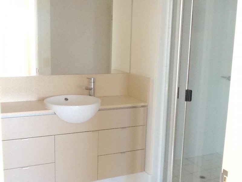 1073/18 Manning Street, Milton QLD 4064