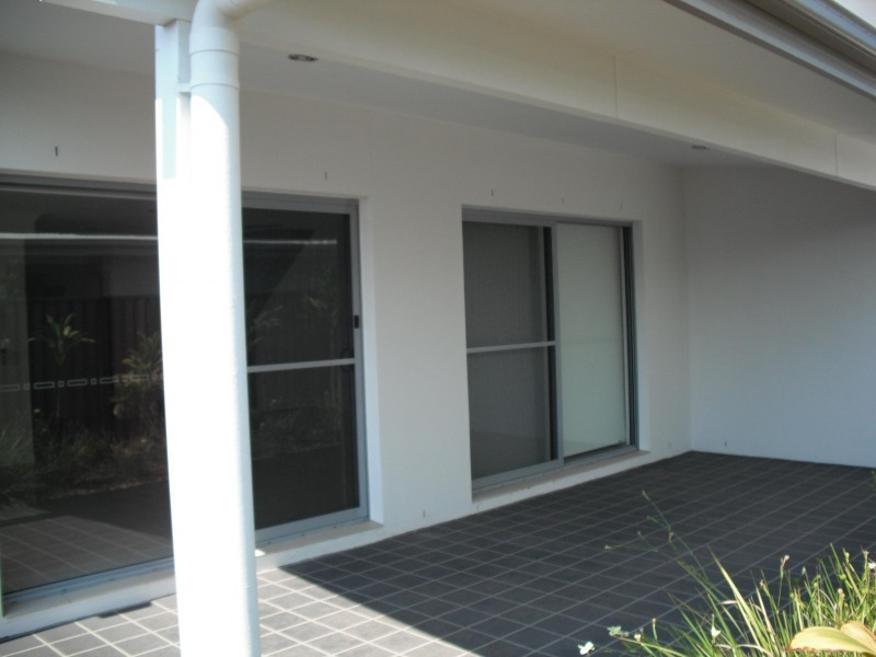 33 Valencia Boulevarde, Burleigh Waters QLD 4220