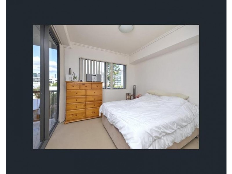 1042/18 Manning Street, Milton QLD 4064