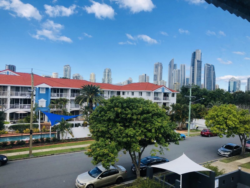 10-14 Purli Street, Chevron Island QLD 4217