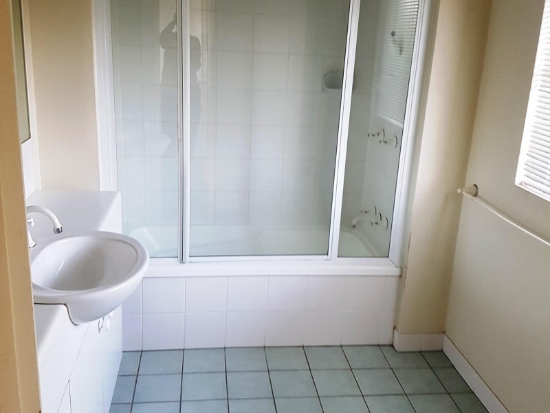 unit 33/5-15 McGregor Street, Mooroobool QLD 4870