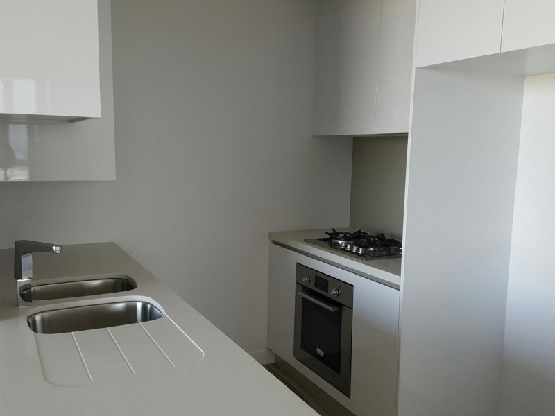 @/2 Como Street, Southport QLD 4215