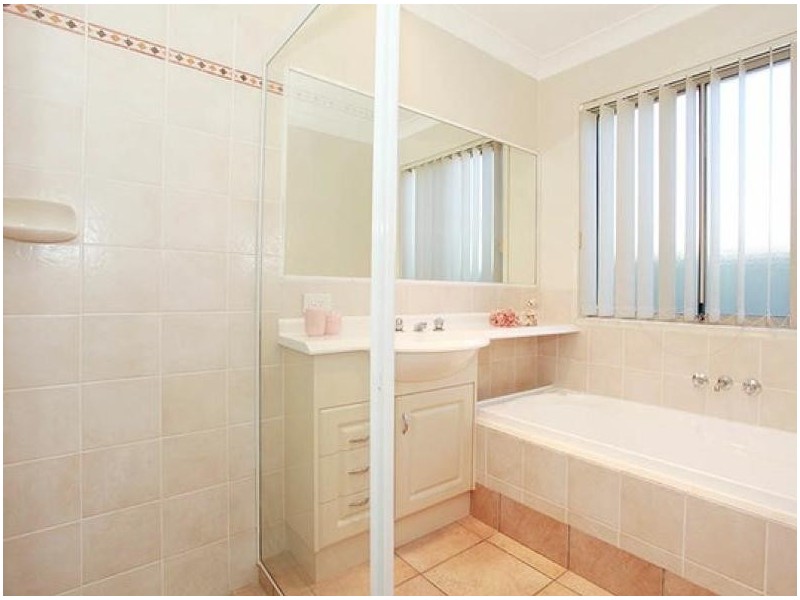 24 Dellwood Circuit, Molendinar QLD 4214