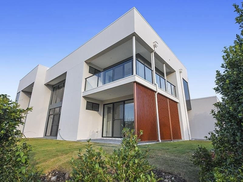 2/2 Heights Drive, Robina QLD 4226