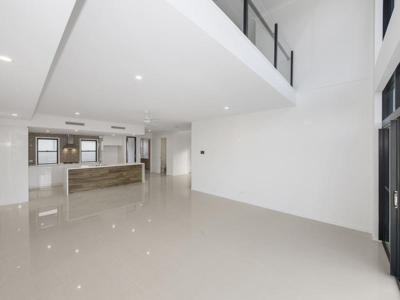 2/2 Heights Drive, Robina QLD 4226