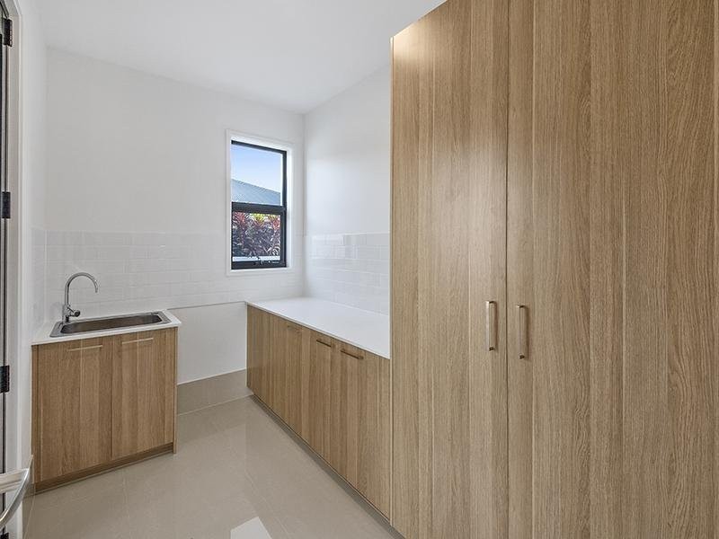 2/2 Heights Drive, Robina QLD 4226