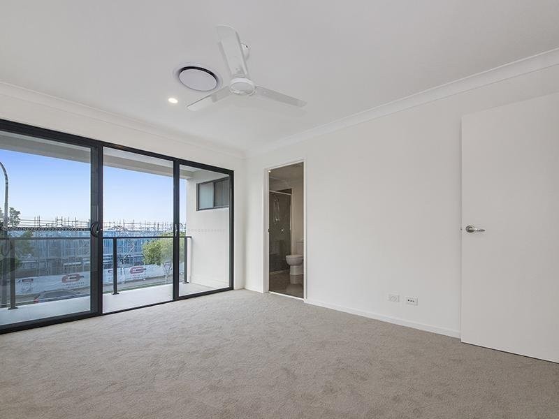 2/2 Heights Drive, Robina QLD 4226