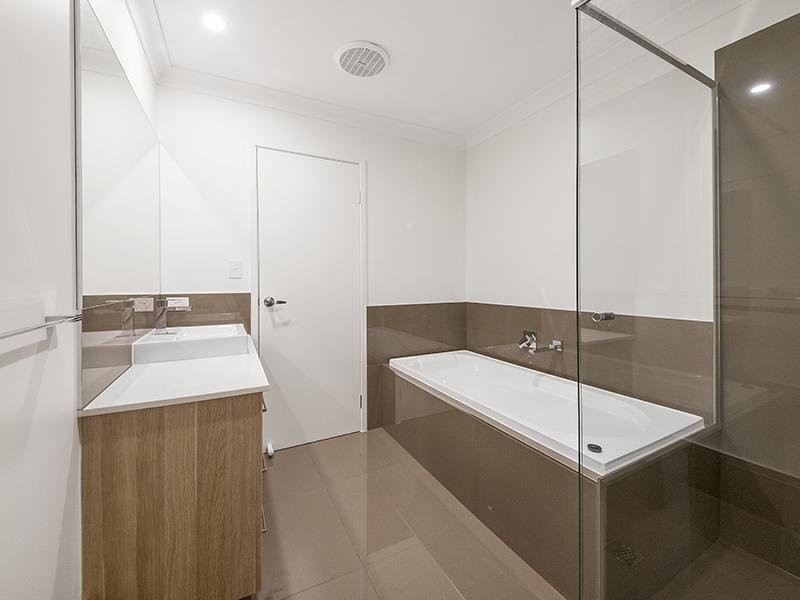 2/2 Heights Drive, Robina QLD 4226