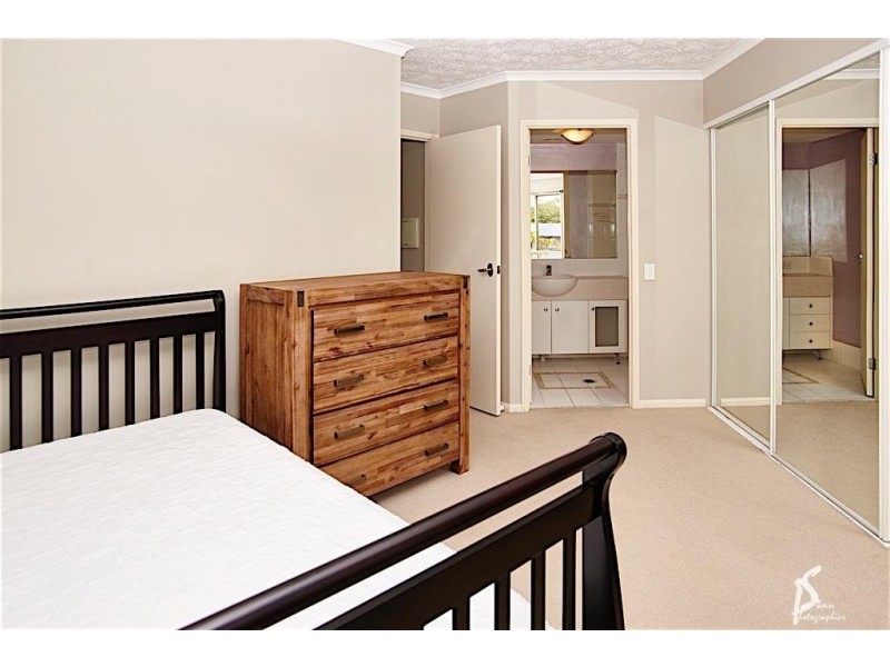 142 Stanhill Drive, Chevron Island QLD 4217