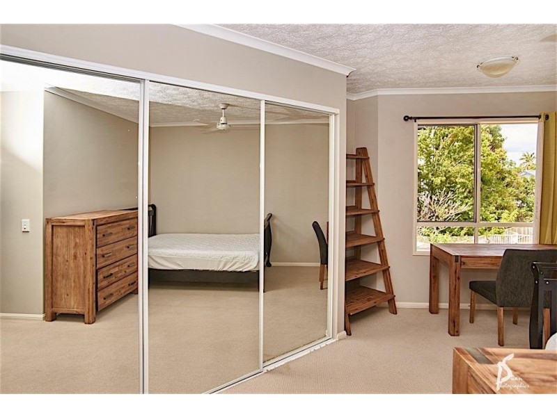 142 Stanhill Drive, Chevron Island QLD 4217