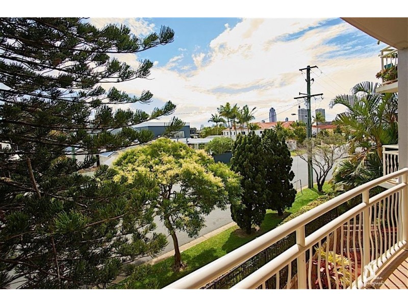 142 Stanhill Drive, Chevron Island QLD 4217