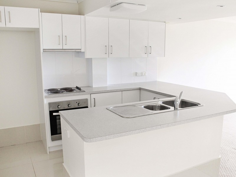 Unit 37/300 Cottesloe, Mermaid Waters QLD 4218