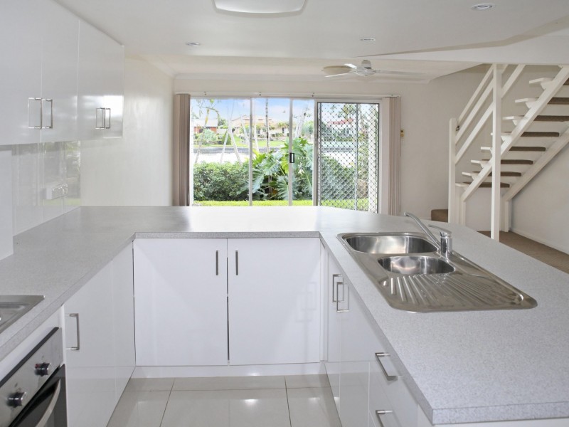 Unit 37/300 Cottesloe, Mermaid Waters QLD 4218