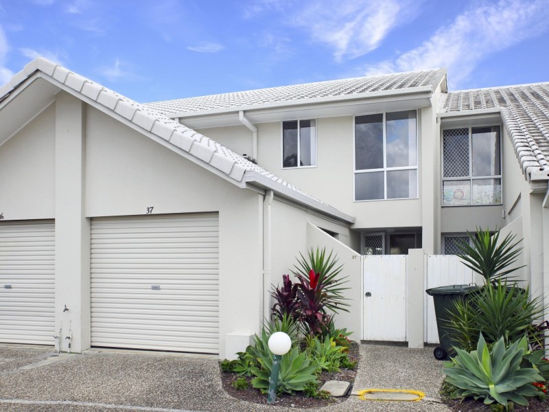 Unit 37/300 Cottesloe, Mermaid Waters QLD 4218