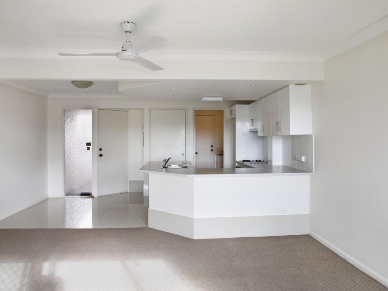 Unit 37/300 Cottesloe, Mermaid Waters QLD 4218
