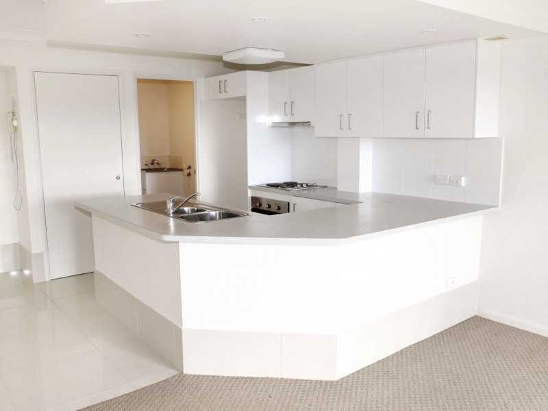 Unit 37/300 Cottesloe, Mermaid Waters QLD 4218