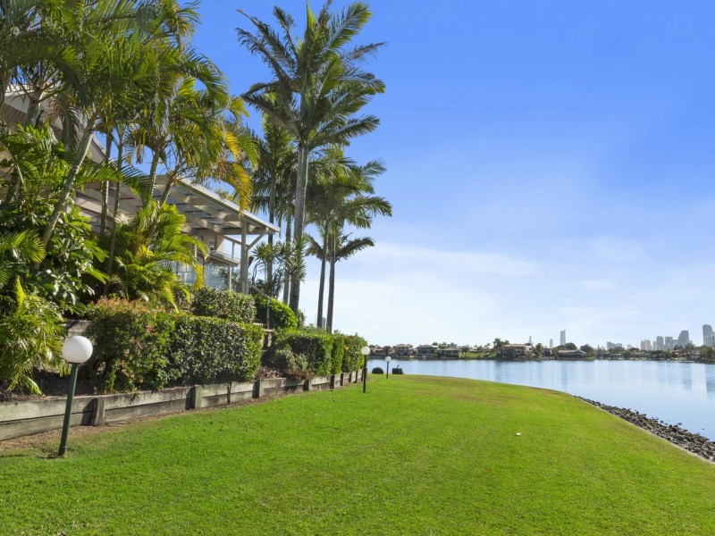 Unit 37/300 Cottesloe, Mermaid Waters QLD 4218