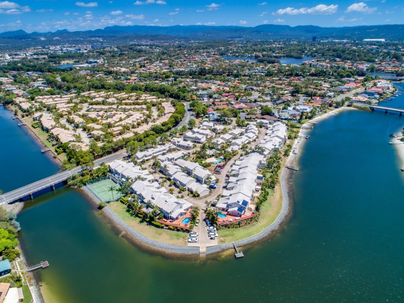 Unit 37/300 Cottesloe, Mermaid Waters QLD 4218
