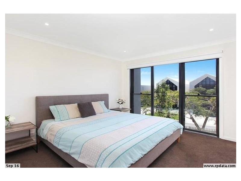 87 Peninsula Drive, Robina QLD 4226