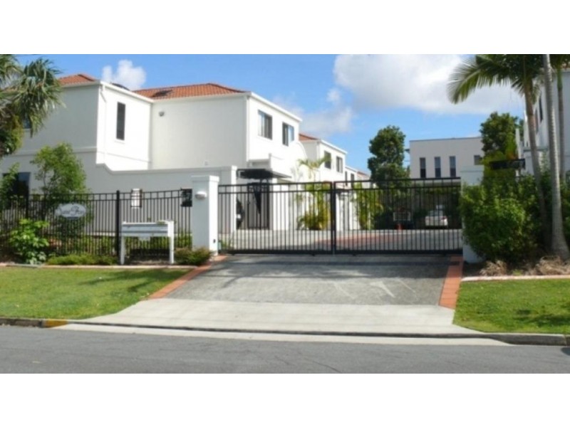 4 Scenic Avenue, Benowa QLD 4217