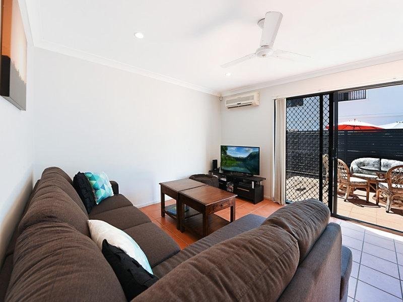 4 Scenic Avenue, Benowa QLD 4217