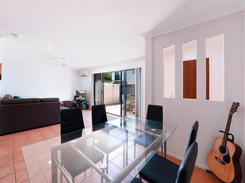 4 Scenic Avenue, Benowa QLD 4217