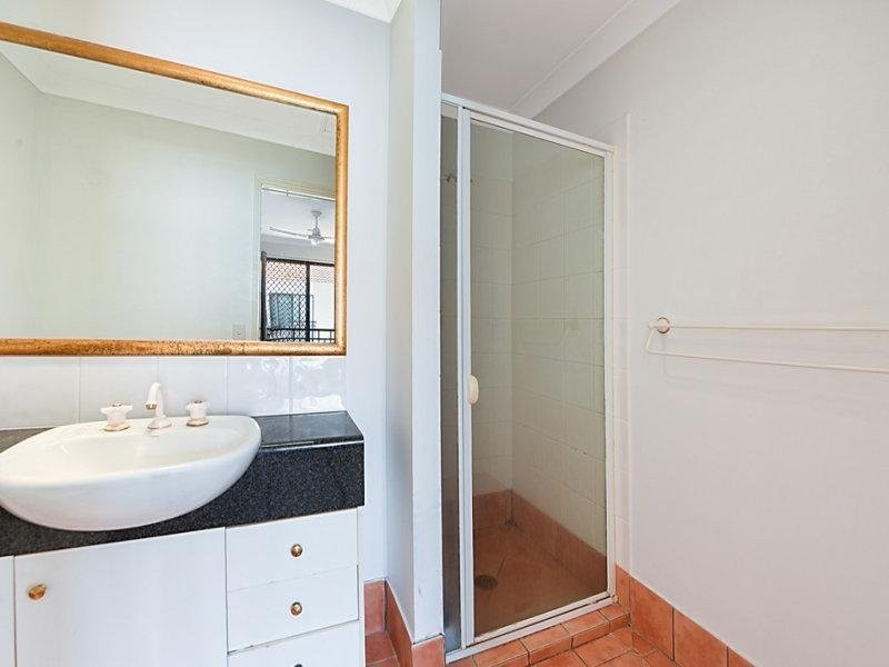 4 Scenic Avenue, Benowa QLD 4217