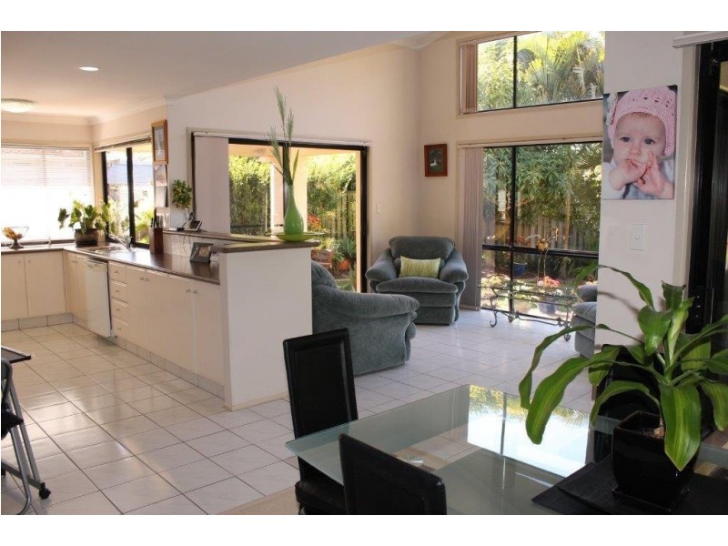 6 Lakes Circuit, Burleigh Waters QLD 4220