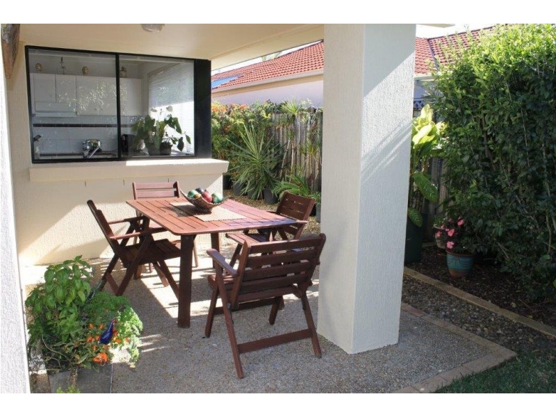 6 Lakes Circuit, Burleigh Waters QLD 4220