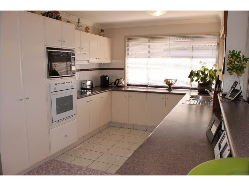 6 Lakes Circuit, Burleigh Waters QLD 4220