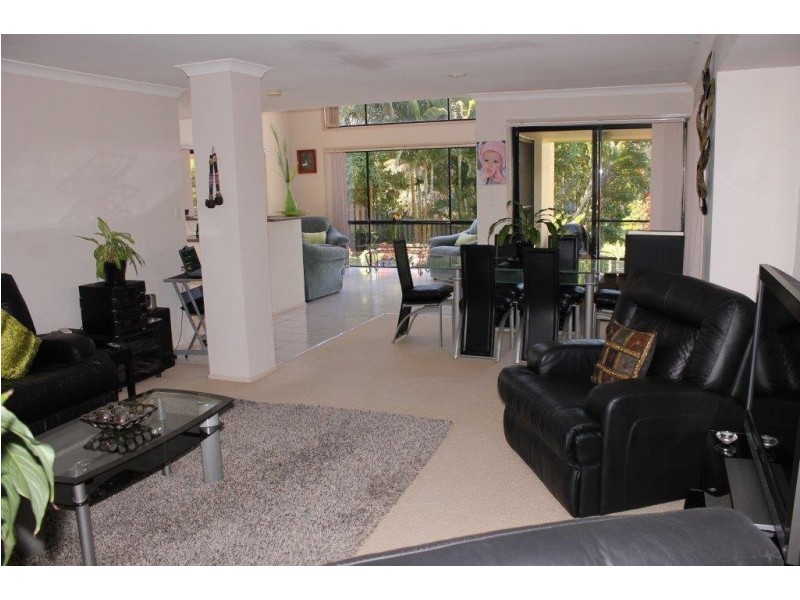 6 Lakes Circuit, Burleigh Waters QLD 4220