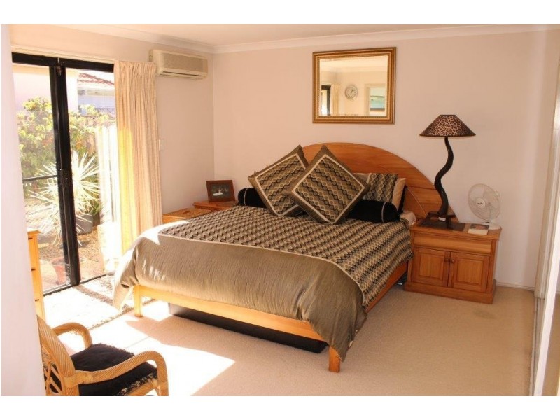 6 Lakes Circuit, Burleigh Waters QLD 4220