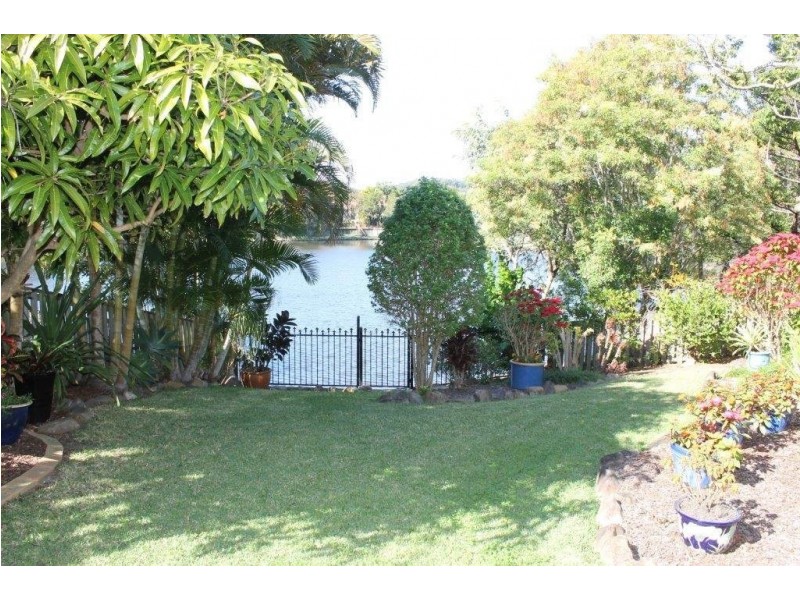 6 Lakes Circuit, Burleigh Waters QLD 4220