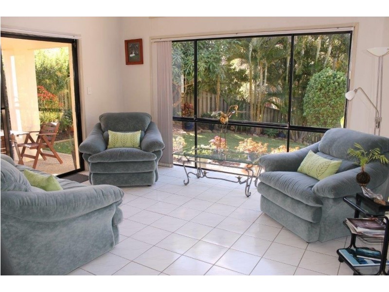 6 Lakes Circuit, Burleigh Waters QLD 4220