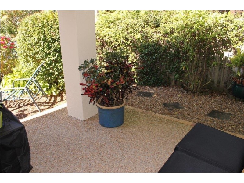 6 Lakes Circuit, Burleigh Waters QLD 4220